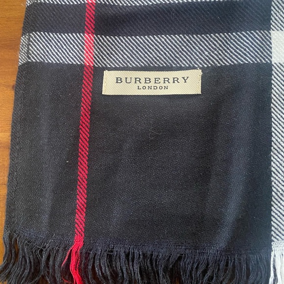 burberry shawl black